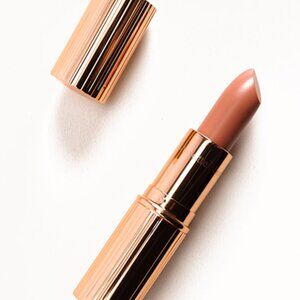 Charlotte Tilbury: KISSING Lipstick: Yes Honey (Hepburn Honey) *discontinued*